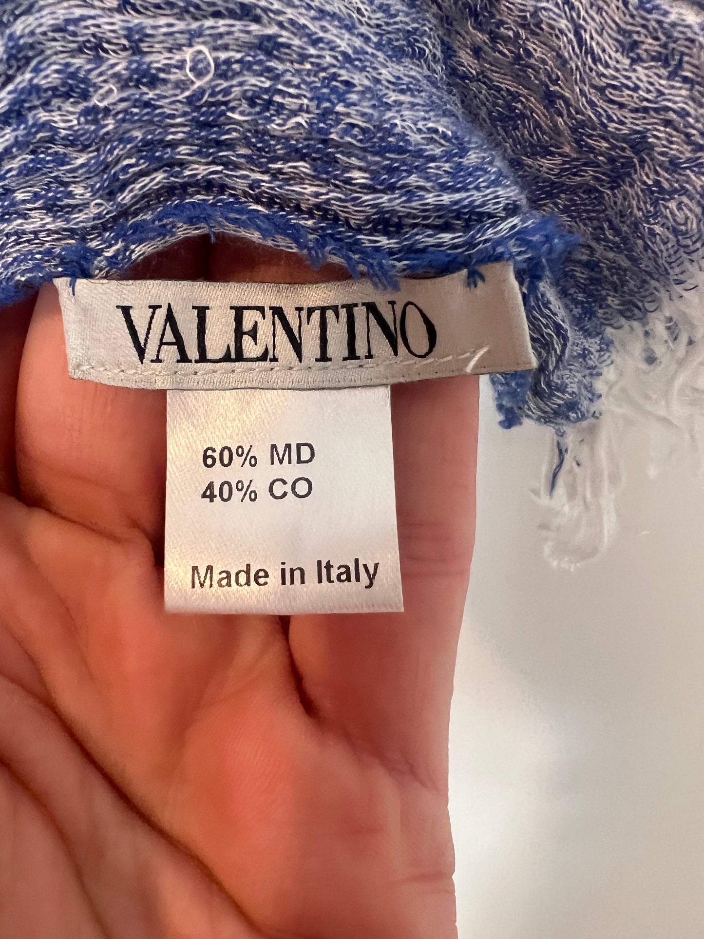 VALENTINO. Pasmina jaspeada azul y blanco