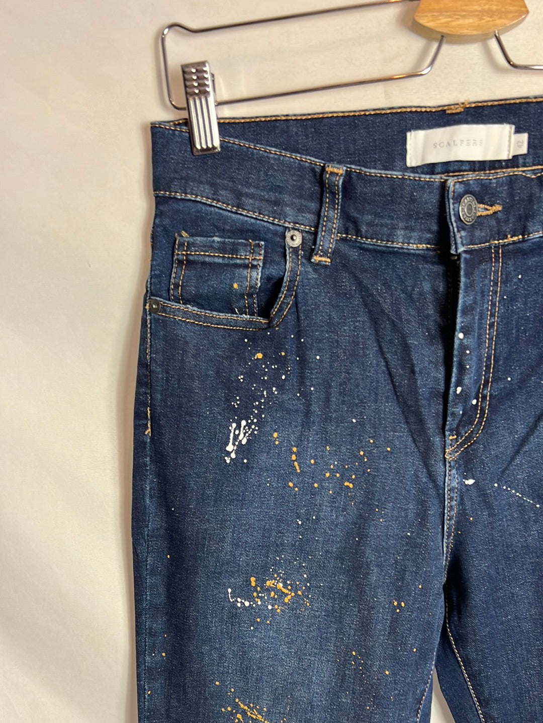 SCALPERS. Denim cropped  detalles pintura. T 42