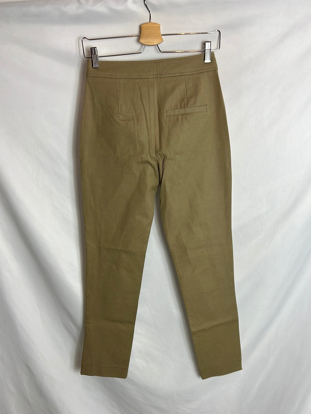 MANGO. Pantalón verde caza T.36