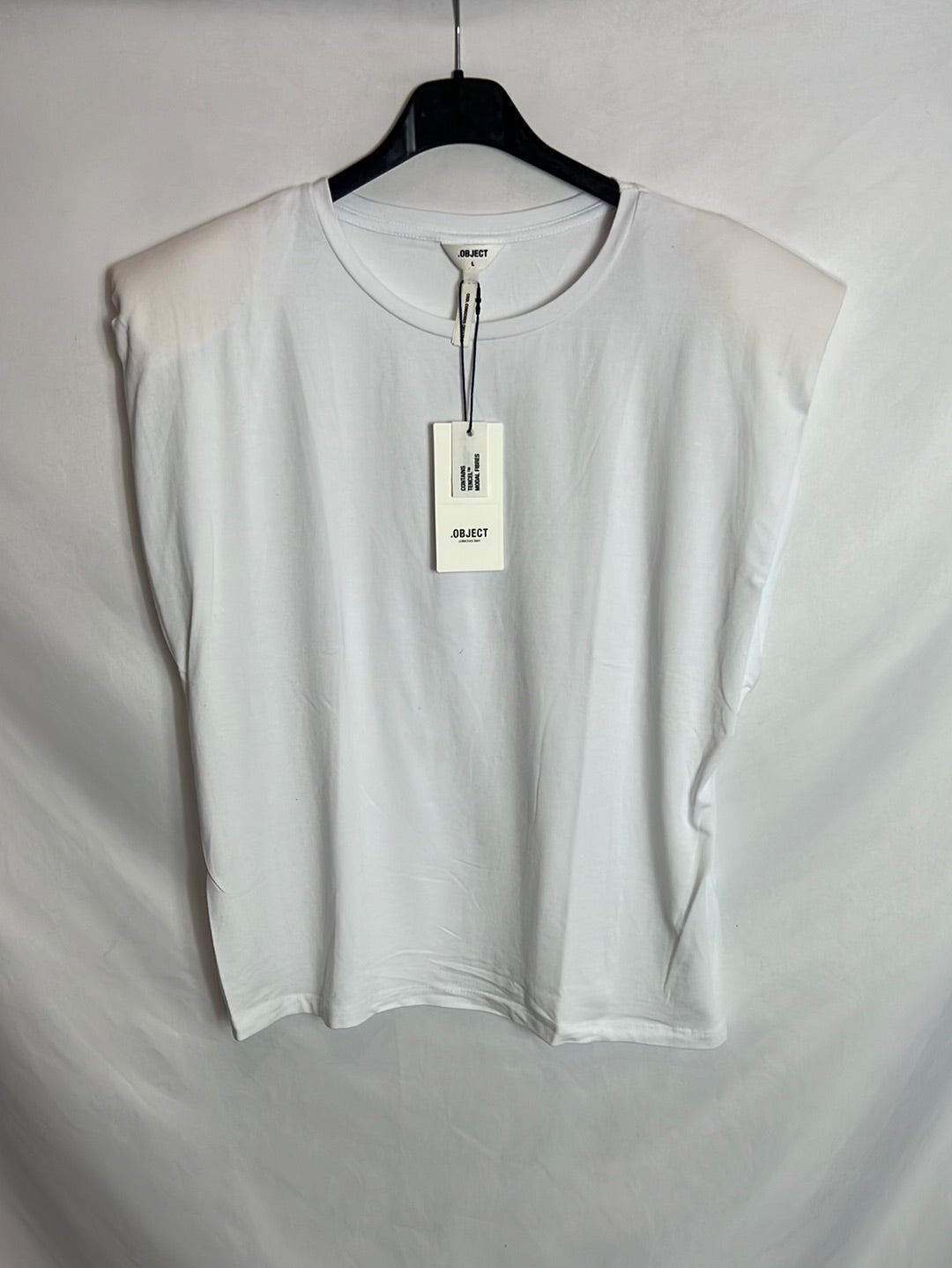 OBJECT. camiseta blanca hombreras . T L