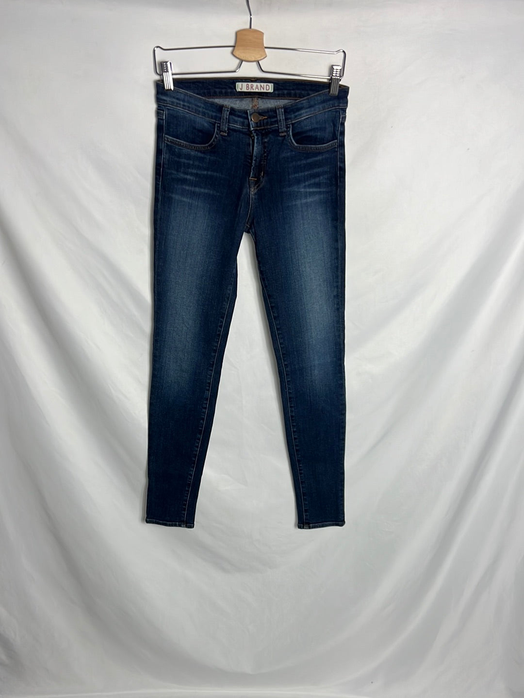 J BRAND. Denim pitillo elastico oscuro. T 27 (36)