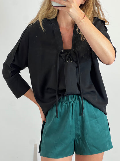 IRO. Blusa negra fluida detalle escote. T 38