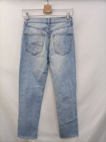 PULL&BEAR. Pantalón denim claro T.34