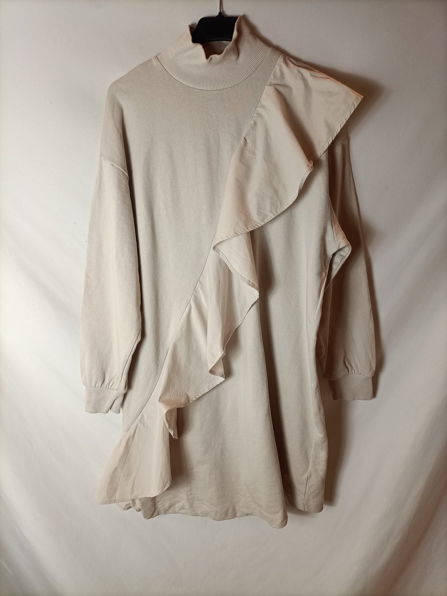 ZARA. Vestido beige volante T.xs/s