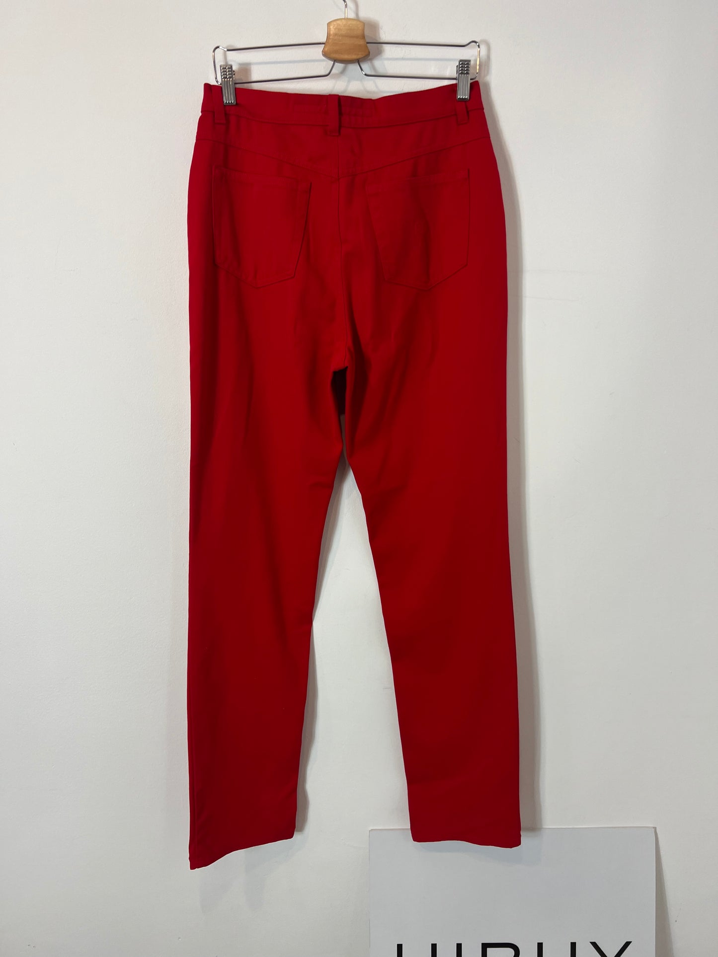 ESCADA SPORT. Pantalón recto rojo. T 40