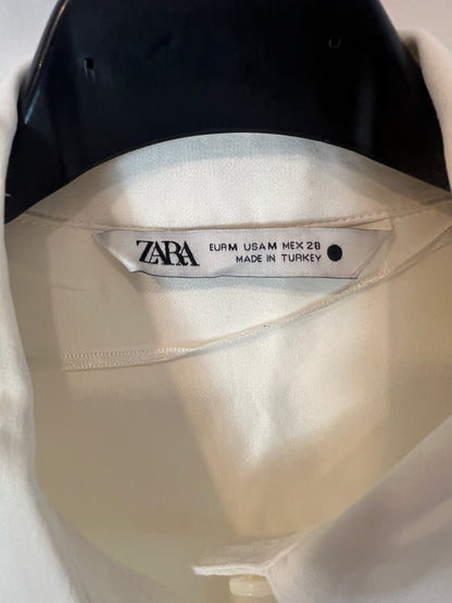 ZARA. Blusa blanca satinada T.m