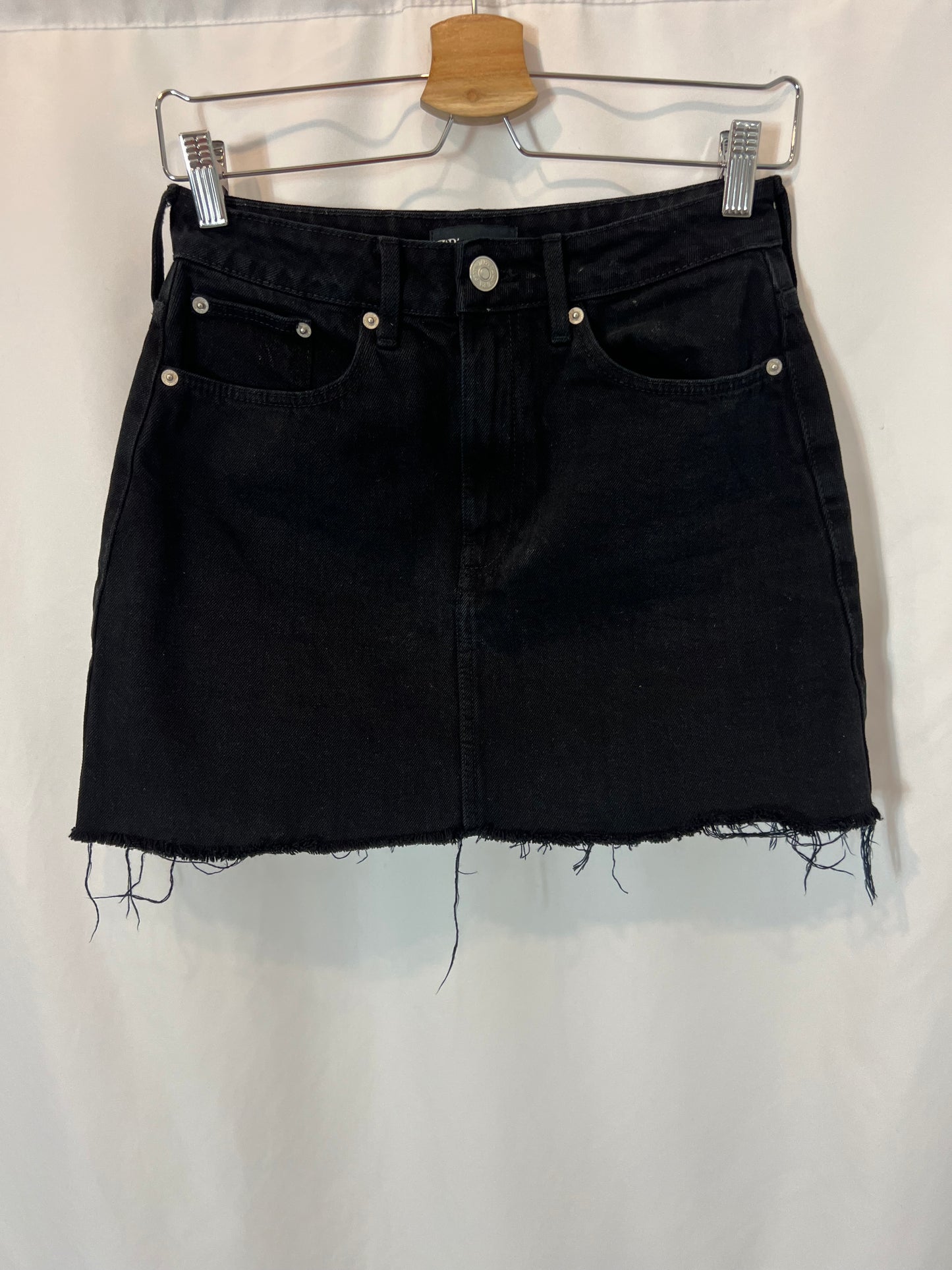 ZARA. Falda denim negra. T S