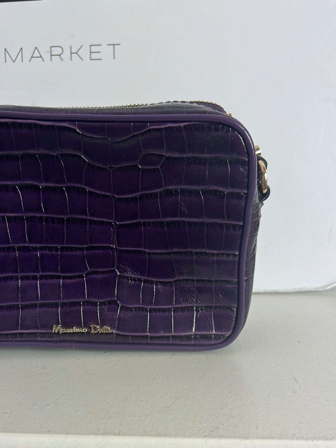 MASSIMO DUTTI. Bolso mini piel morado