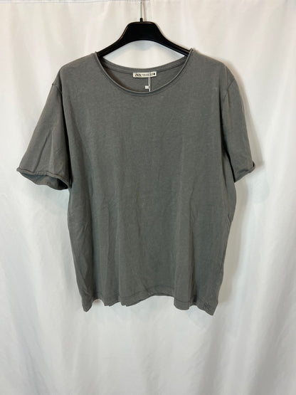 ZARA. Camiseta gris efecto desgastado. T XL