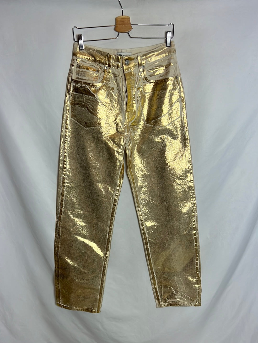 ZARA. Pantalón denim dorado efecto desgastado. T 38