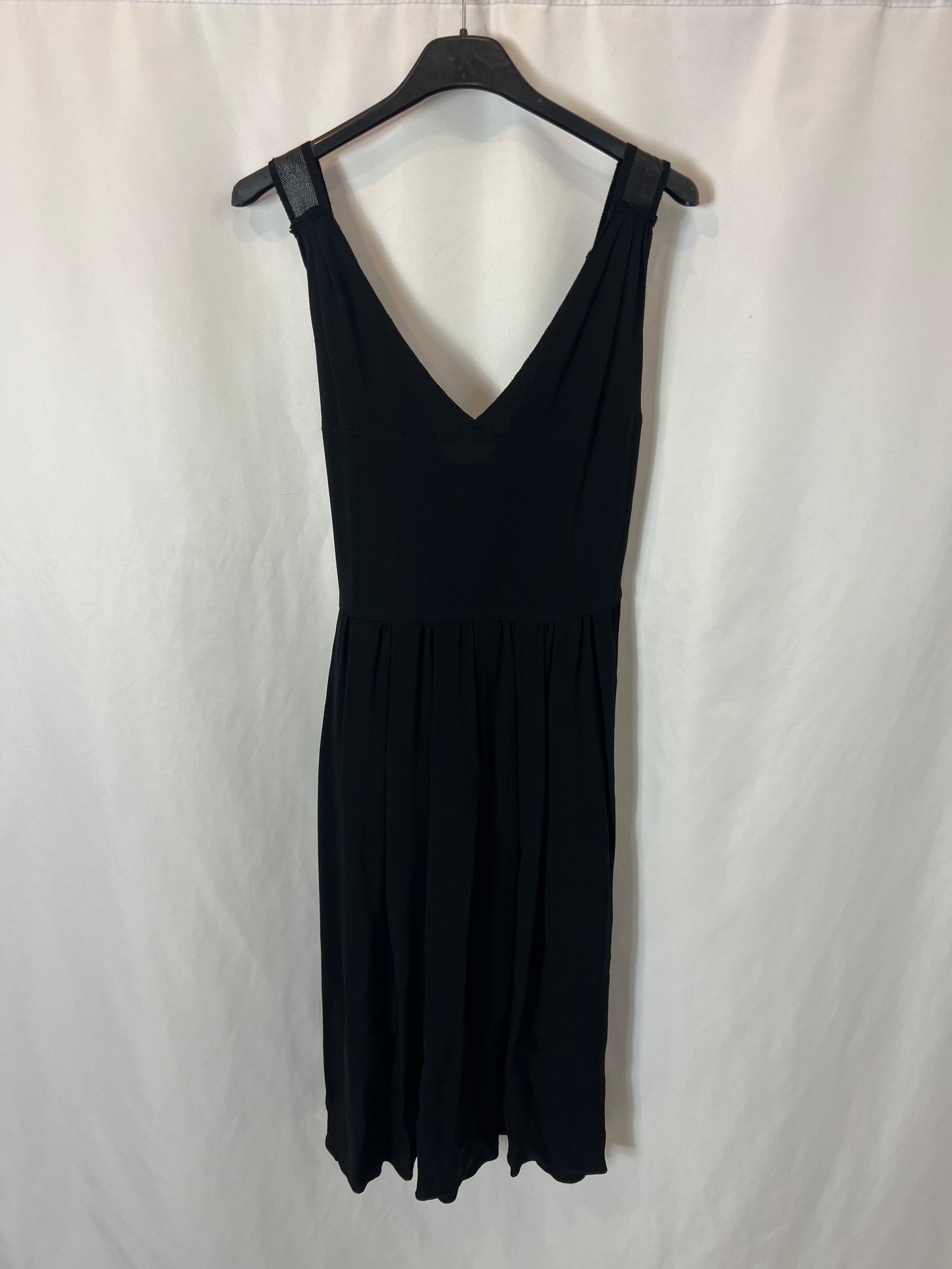 PRADA. Vestido negro detalle hombros. T 42