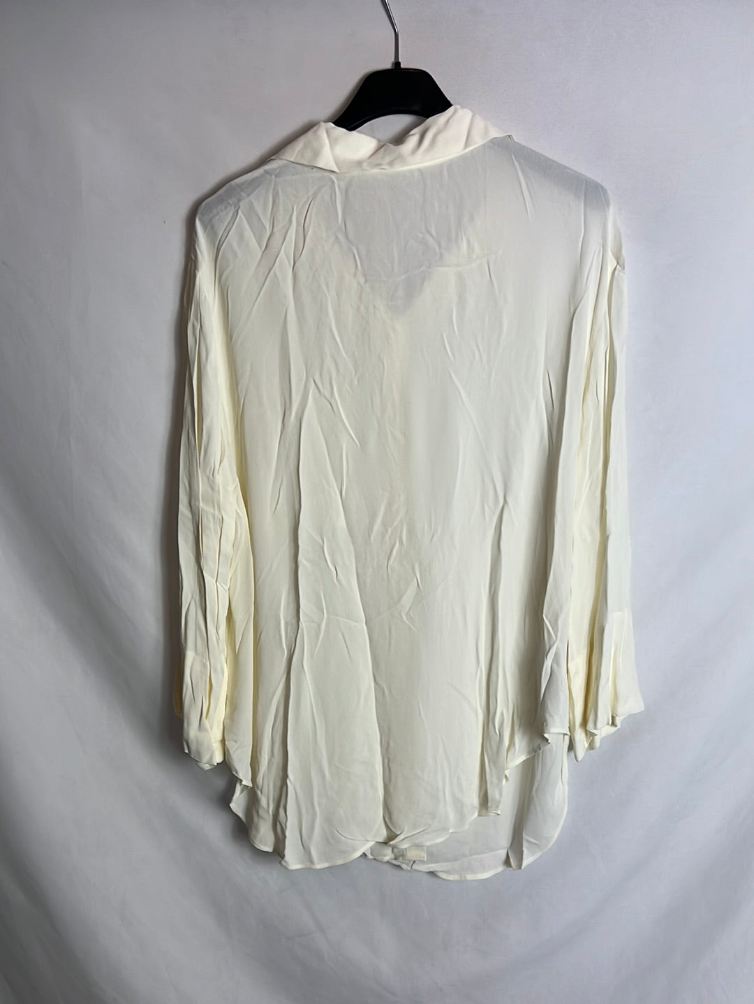 MANGO. Blusa fluida beige. T S