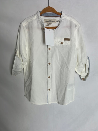 H&M. Camisa blanca textura cuello mao T 4-5 años