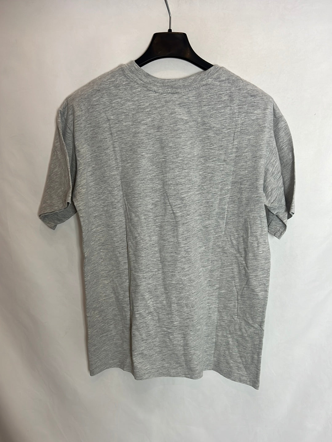 H&M. Camiseta gris letras. T 10-11 años