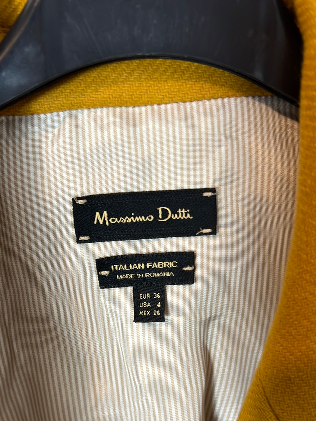 MASSIMO DUTTI. Abrigo lana mostaza. T 36