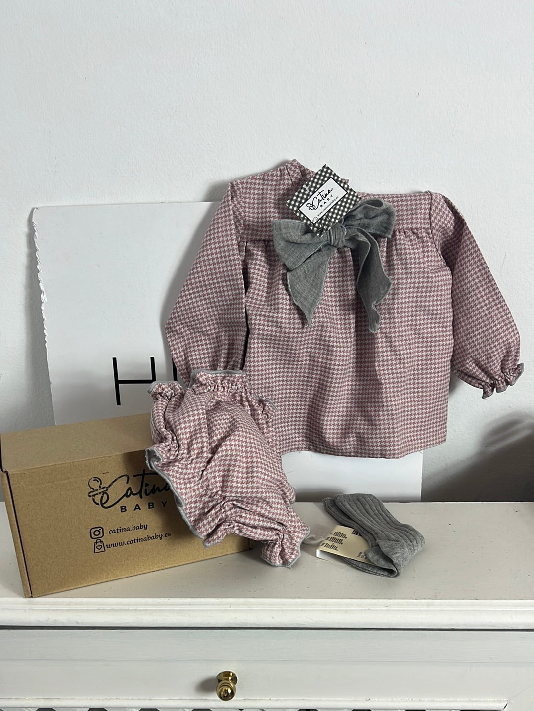 CATINA BABY. Conjunto bebé para de gallo rosa. T  6-9 meses