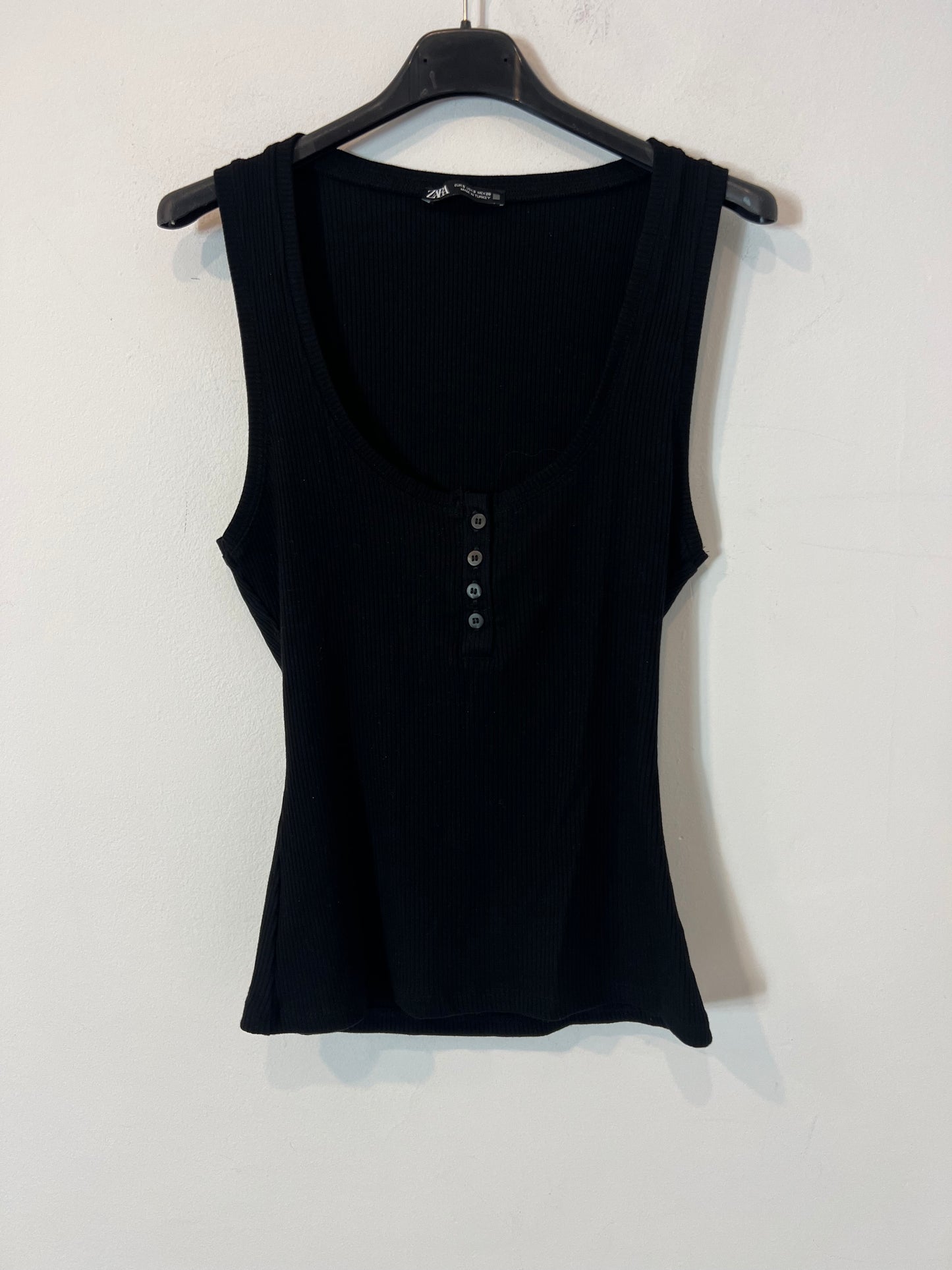 ZARA. Top negro canalé T.s