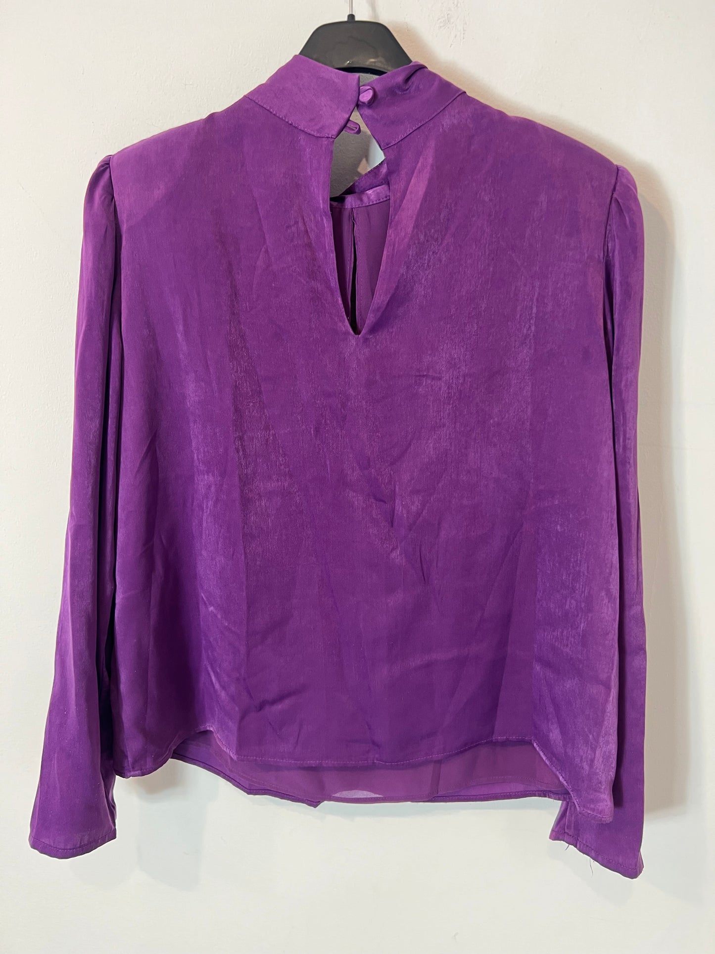 BIMANI. Blusa morada textura cuello alto. T L (M)