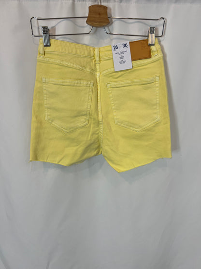 SFERA. Pantalón corto amarillo. T 36