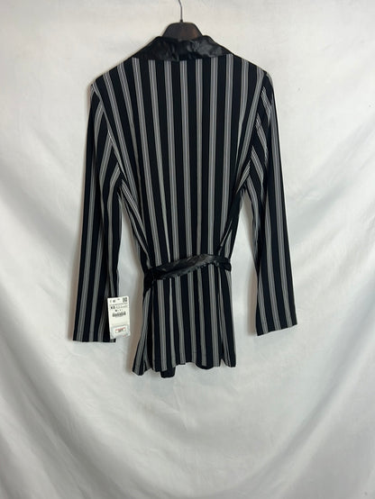 ZARA. Kimono estilo blazer. T.xs