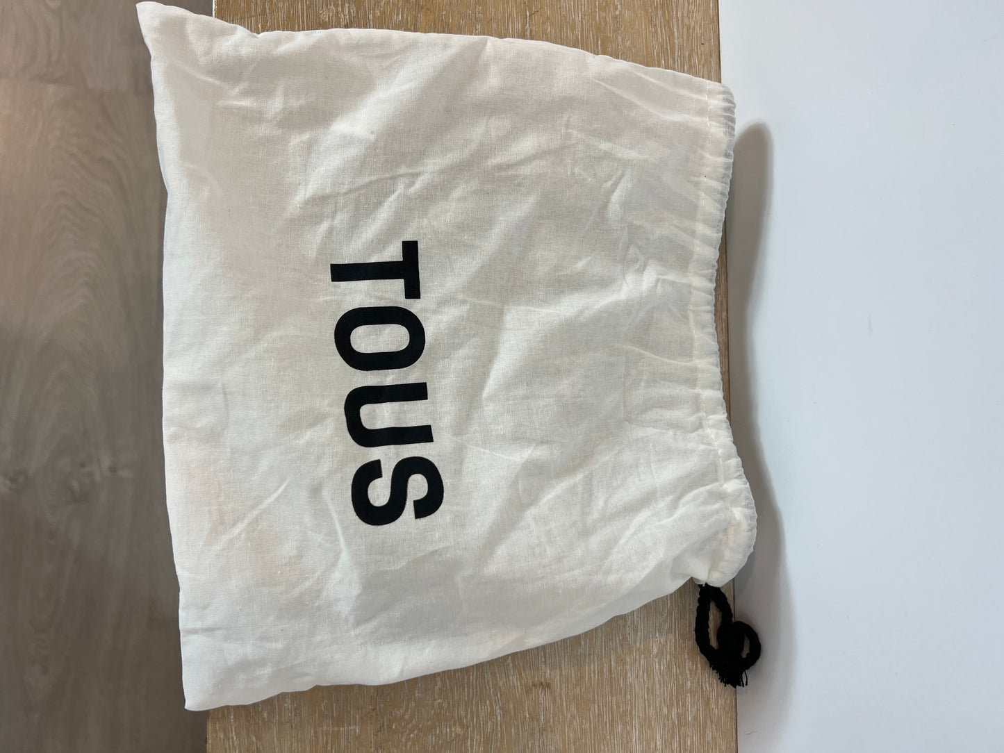 TOUS. Cartera de mano doble textura