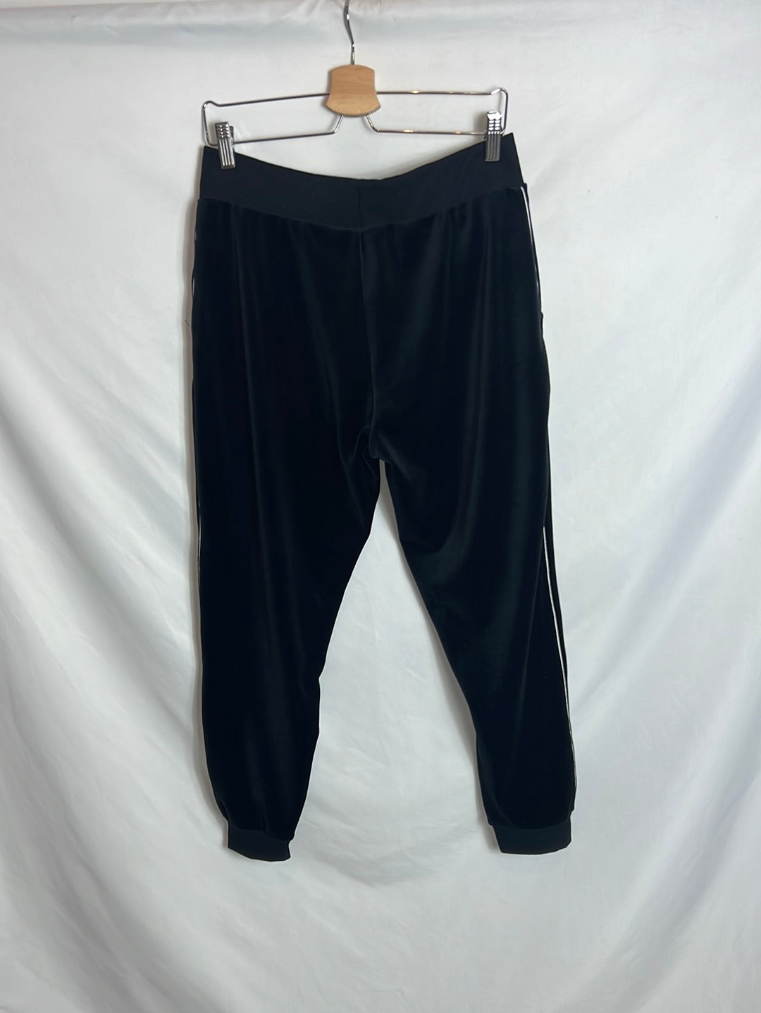 NIKE. Pantalón negro terciopelo . T M