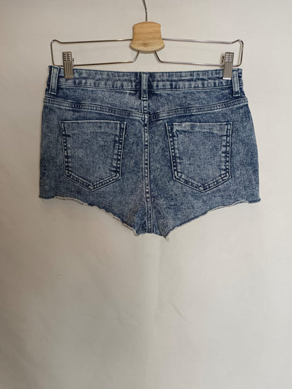 TOPSHOP. Pantalón corto bordado T.38