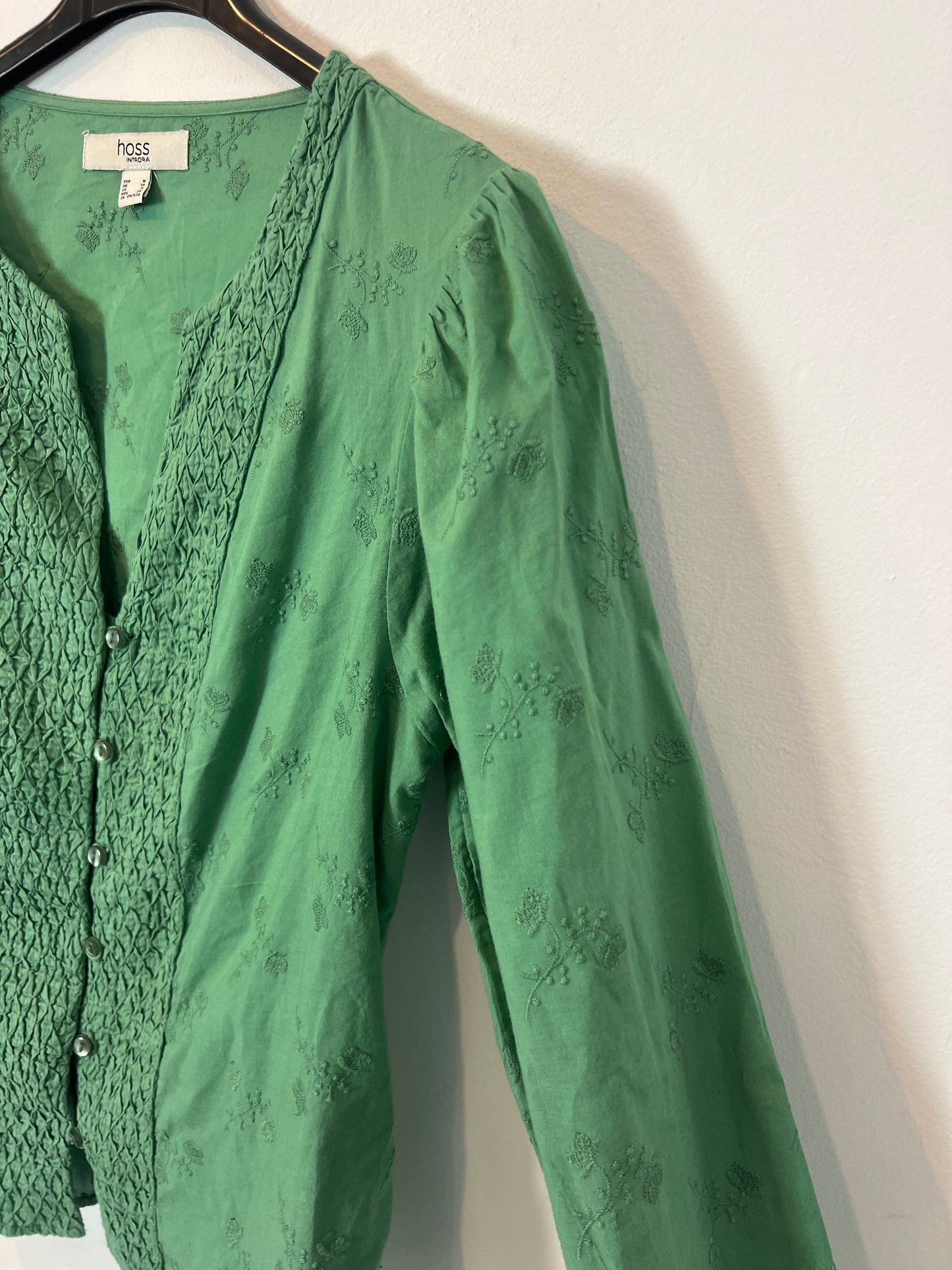 INTROPIA. Blusa verde bordada. T M