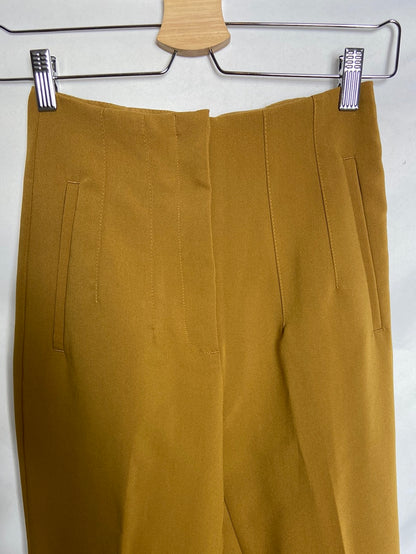 ZARA. Pantalón de vestir camel T. XS