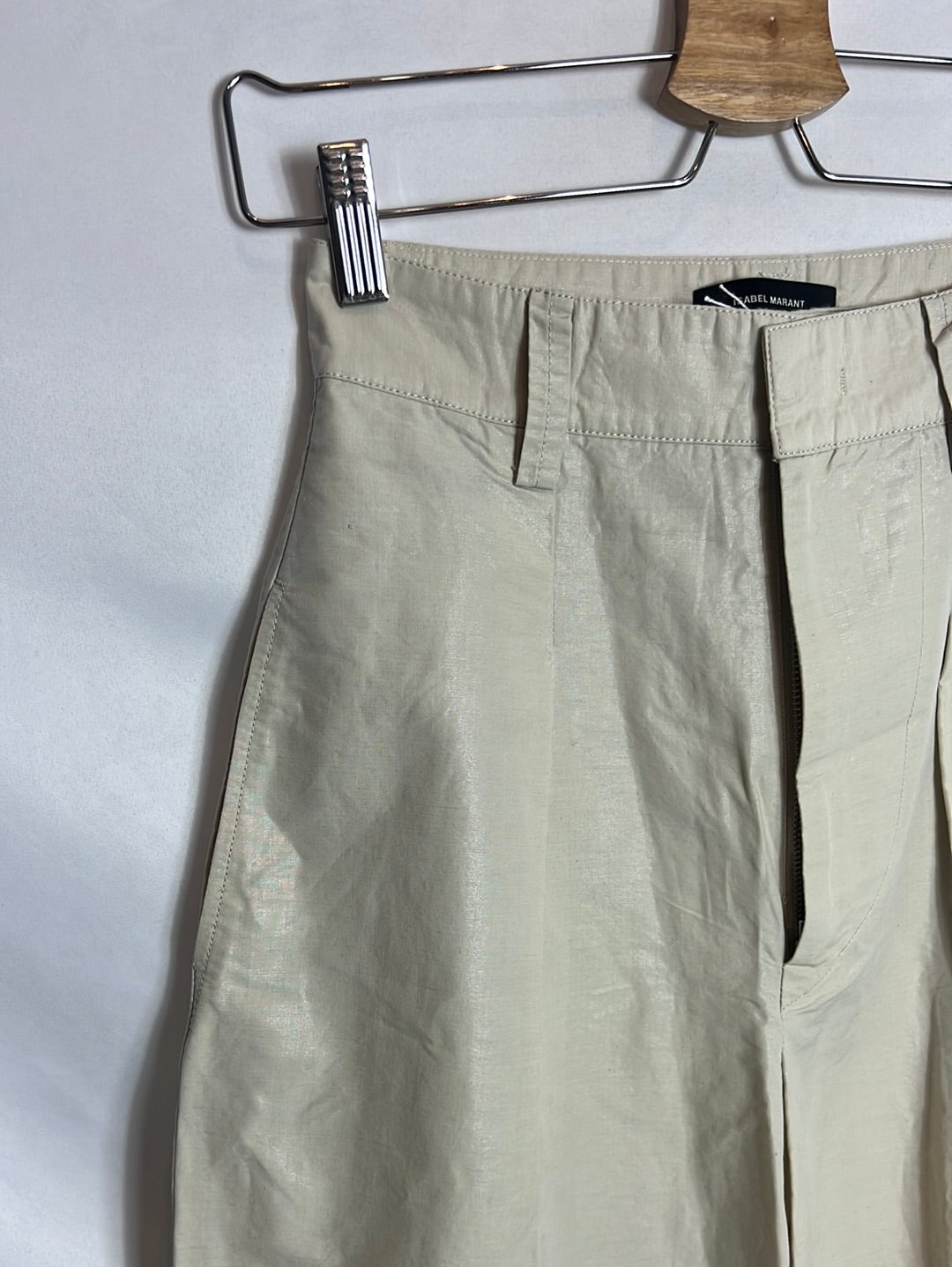 ISABEL MARANT . Pantalón beige textura brillo. T 34