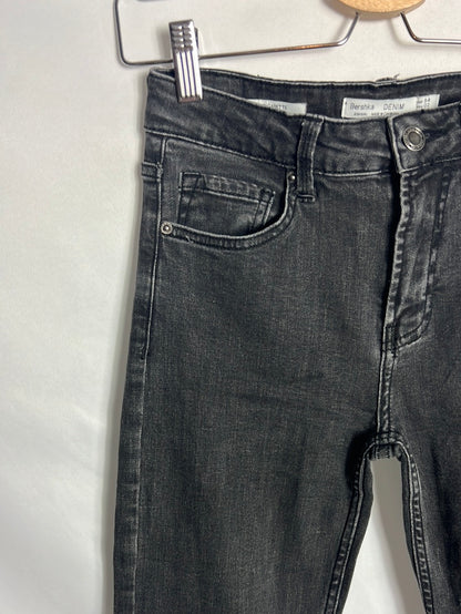 BERSHKA. Pantalón denim gris  T.34