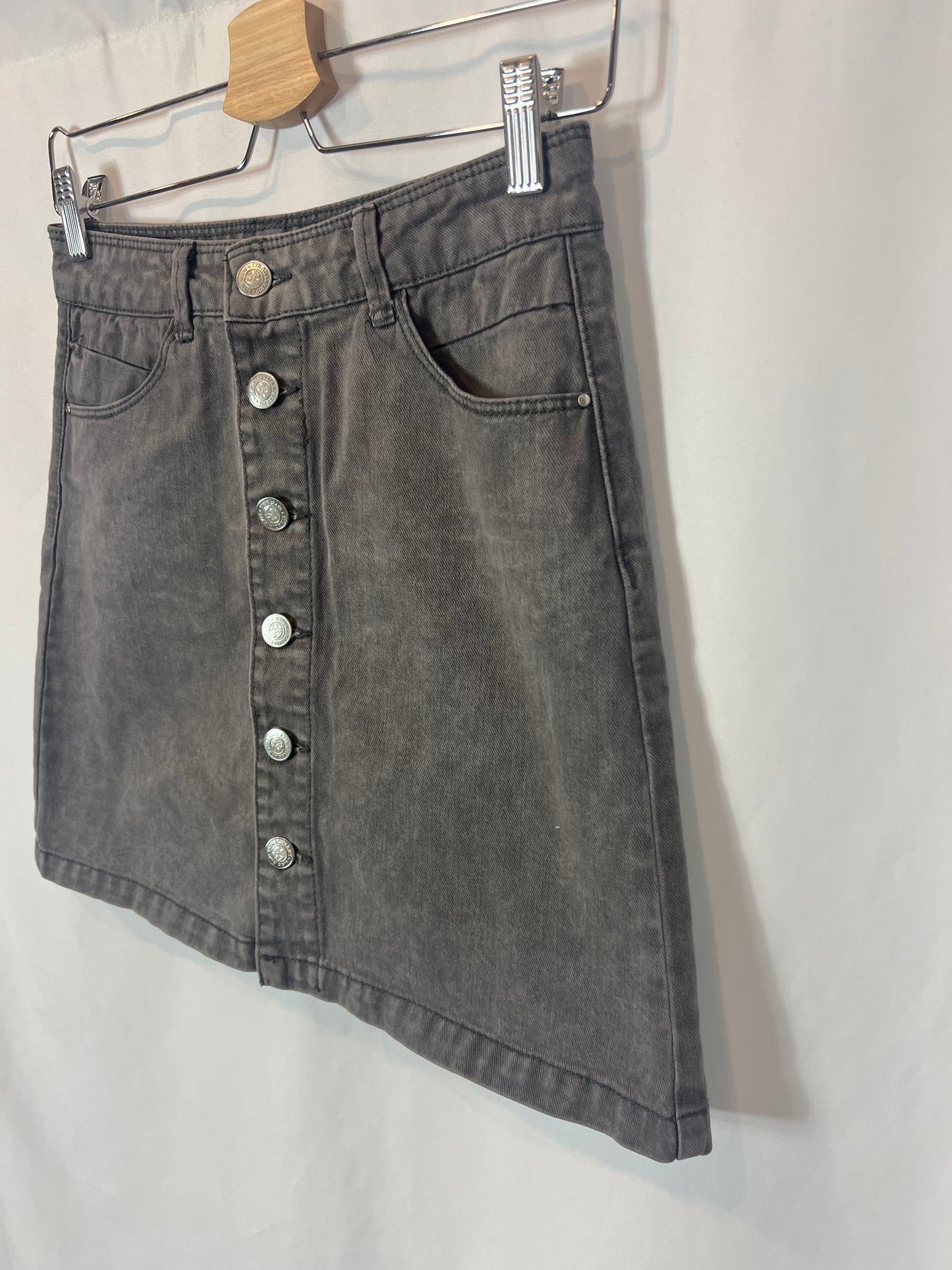 STRADIVARIUS. Falda denim gris abotonada. T 36