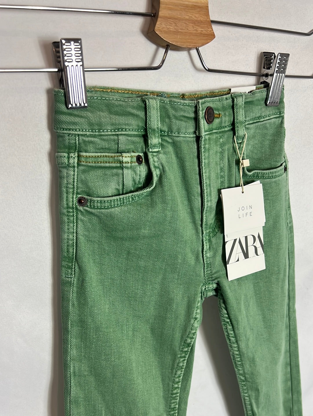 ZARA.  Denim verde elástico. T 4-5 años