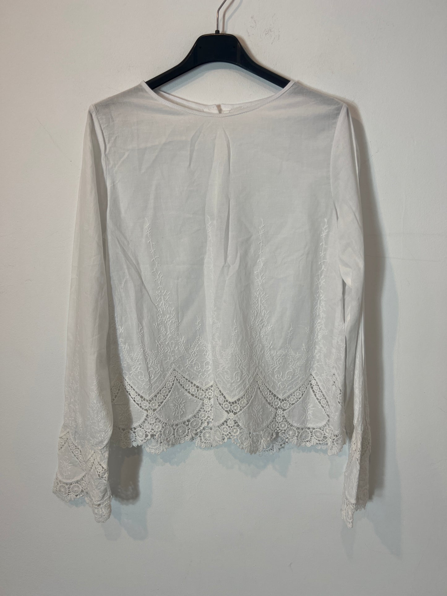 PANAMBI. Blusa blanca bordada T.36(Tara)