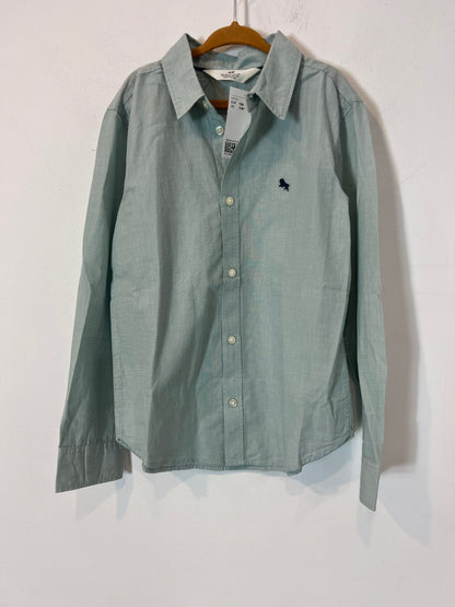 H&M. Camisa verde claro. T 7-8 años