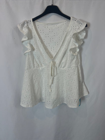 SHEIN. Top blanco troquelado. T S