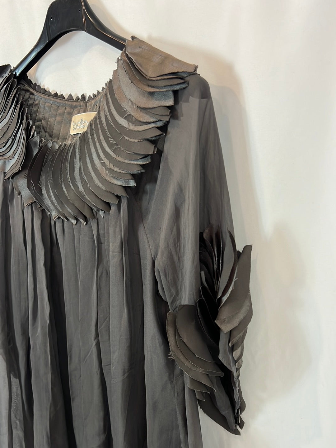 BDBA Top gris detalles satinados. T M