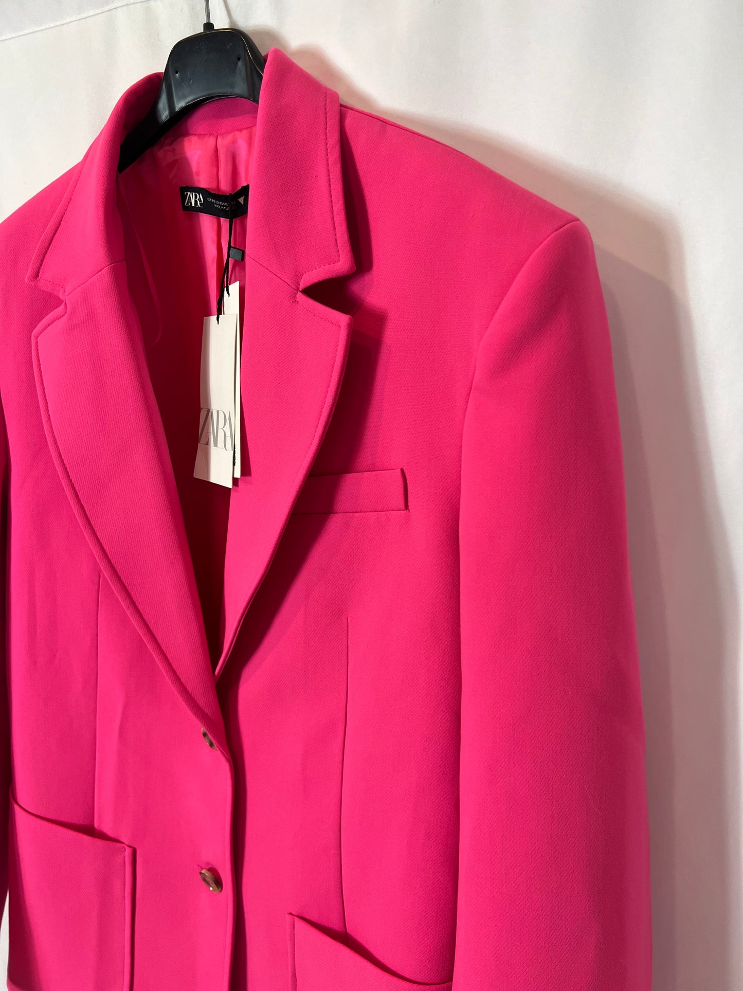 ZARA. Blazer larga rosa fucsia. T XS (S/M)