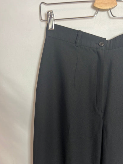 OTRAS. Pantalón negro fluido pata ancha. T 40 (38)