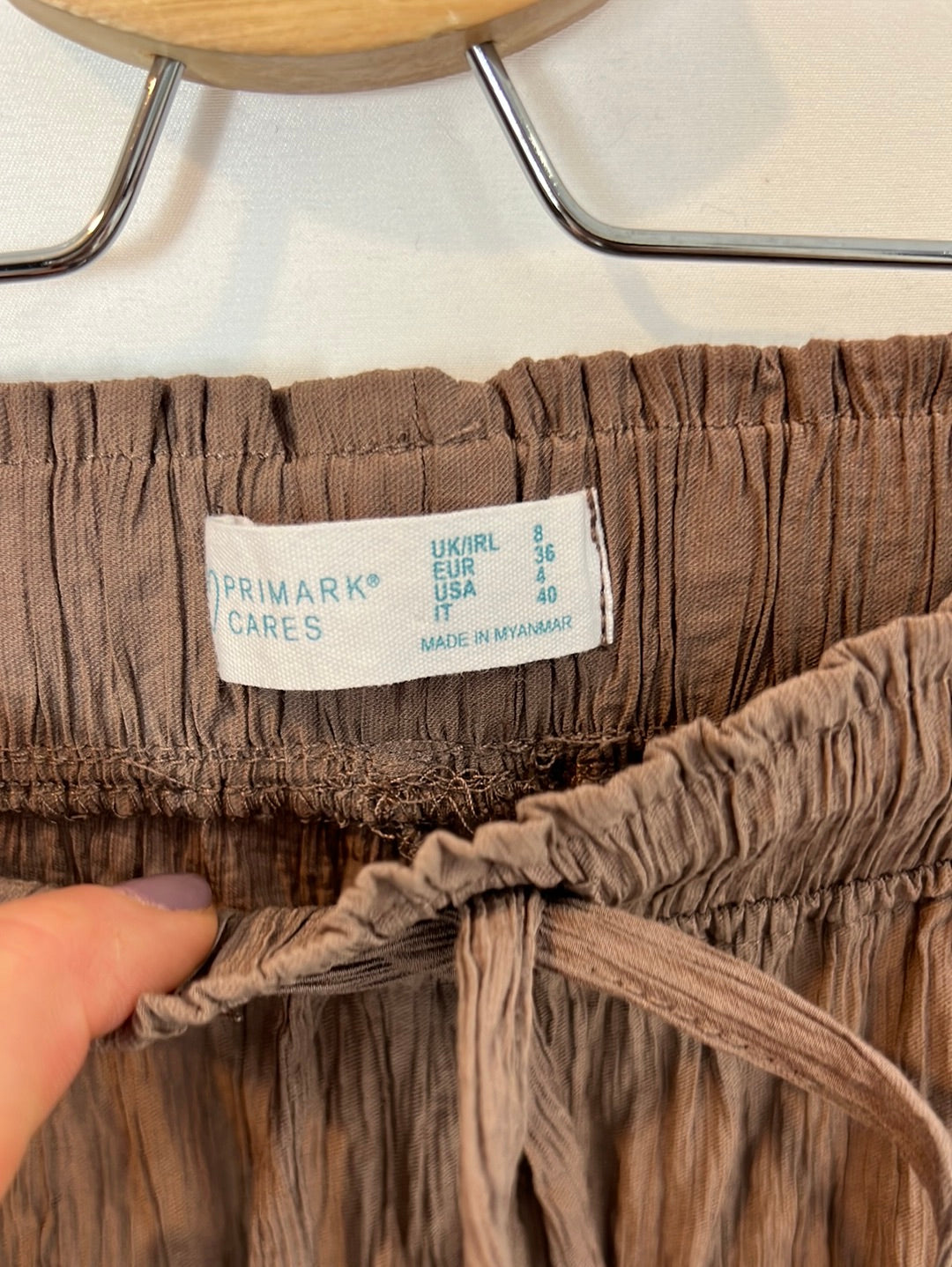 PRIMARK. Pantalón textura marrón claro. T S