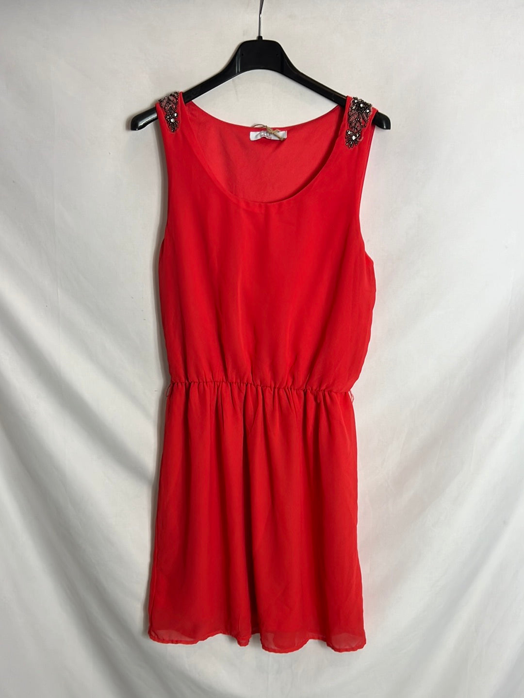 OTRAS. Vestido rojo gasa detalle hombros. T S