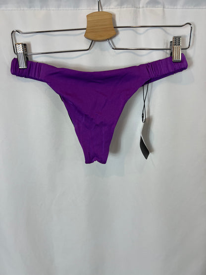 AROA. Bikini morado tejido brillante T.s