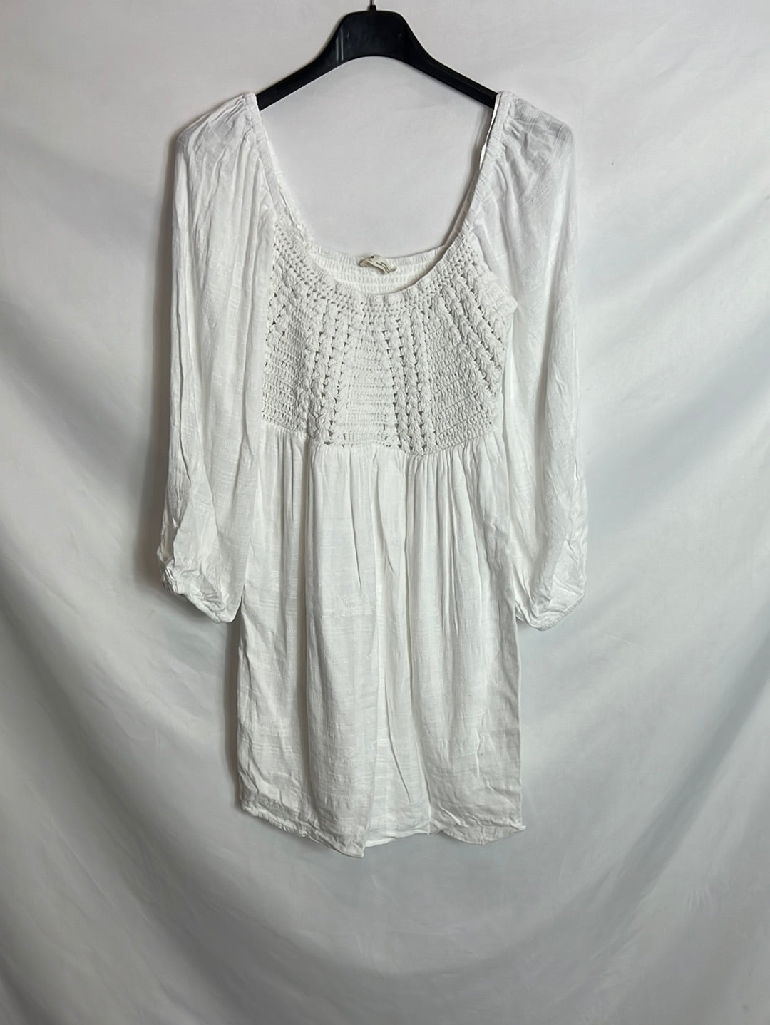 PULL&BEAR.Vestido corto blanco doble textura T.XS