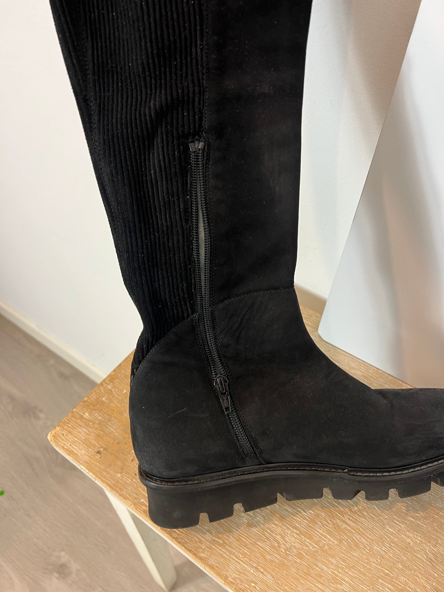 PATRICIA BONFANTI. Botas negras doble textura T.40