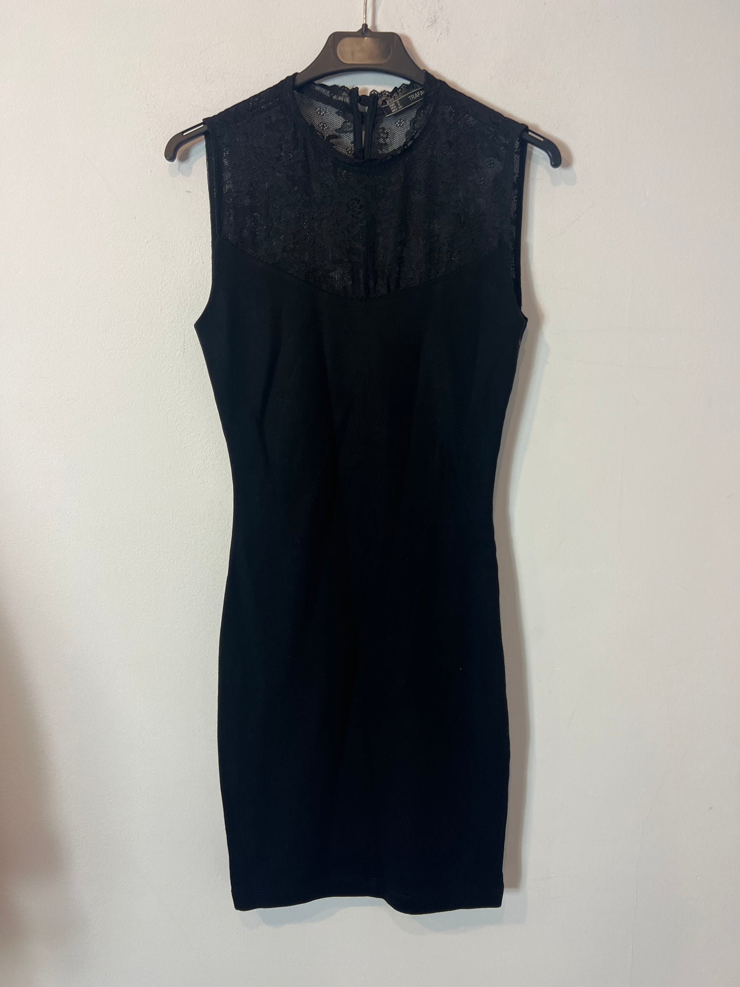 ZARA. Vestido negro encaje T.s