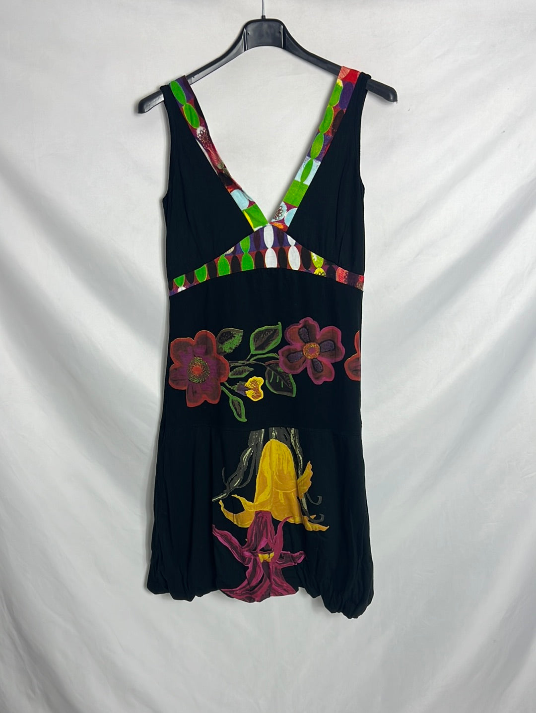 DESIGUAL. Vestido corto negro estampado. T M