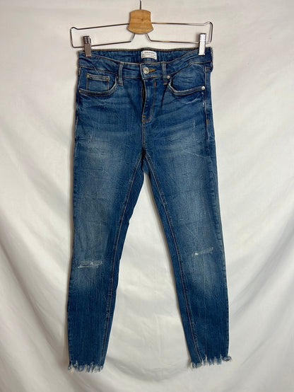 ZARA. denim pitillo efecto desgastado. T 36