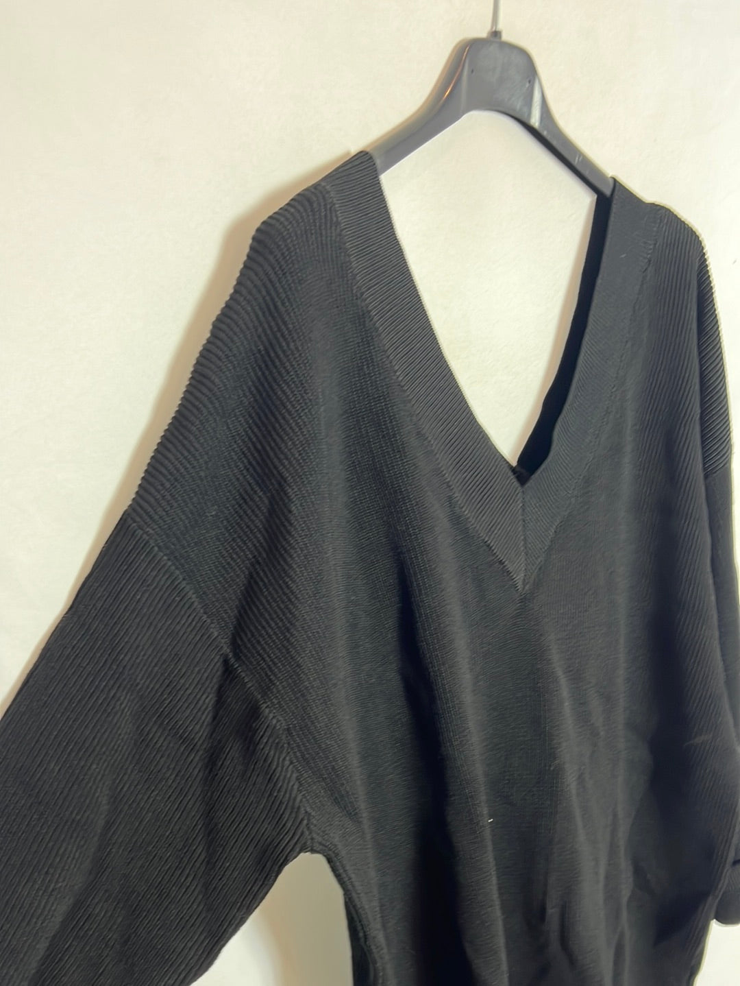 H&M. Jersey negro pico T.xs