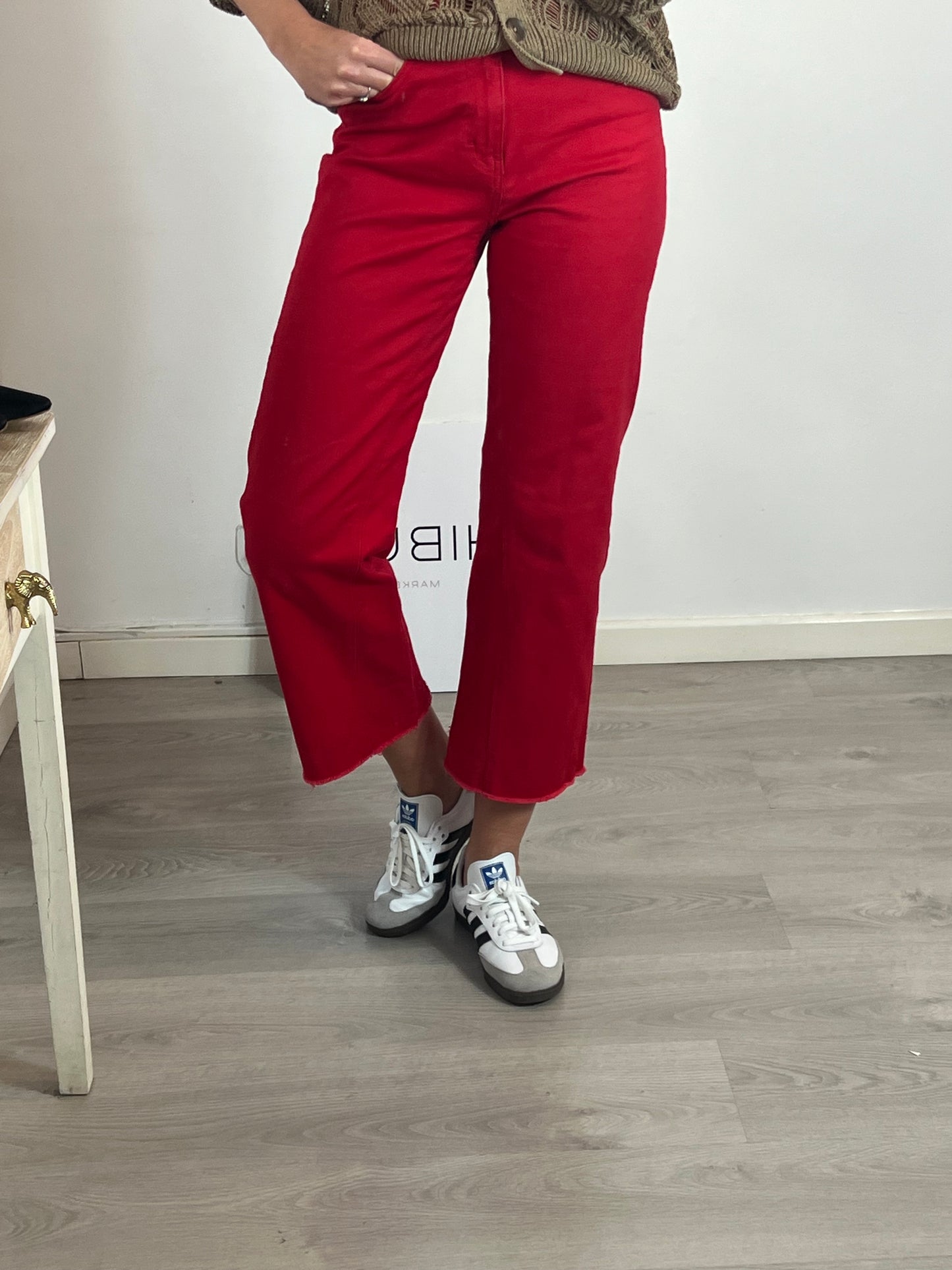 MAJE. Pantalón denim rojo T.38