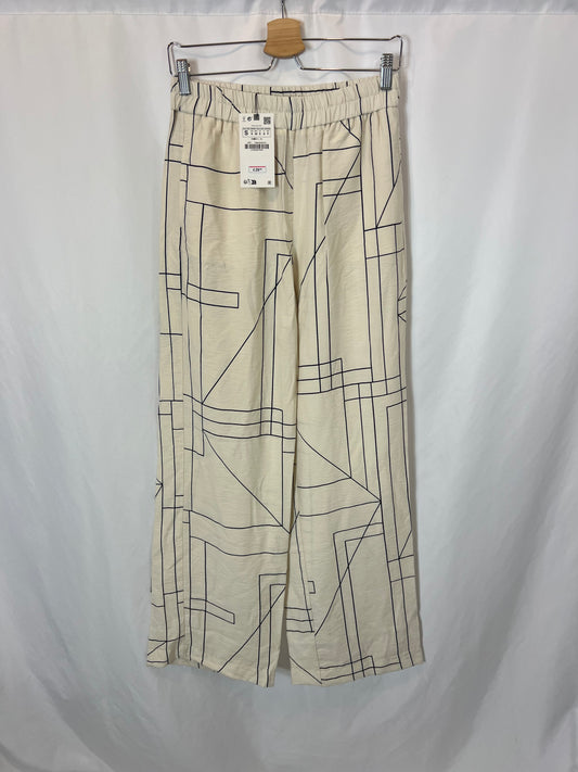 ZARA. Pantalón fluido beige estampado geométrico . T S